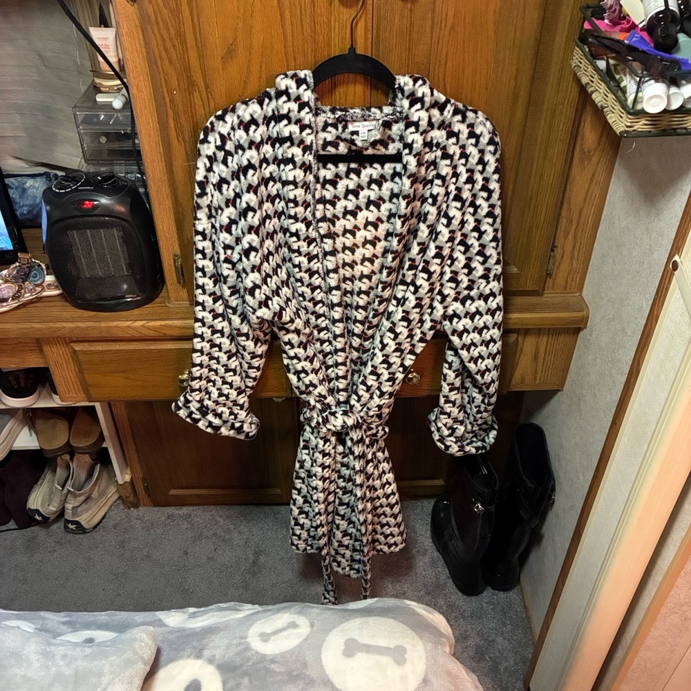 EUC Vera Bradley Black/White Scotty Dog Print Fleece Robe Sz. L/XL